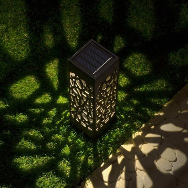 Solarna lampa za dvorište