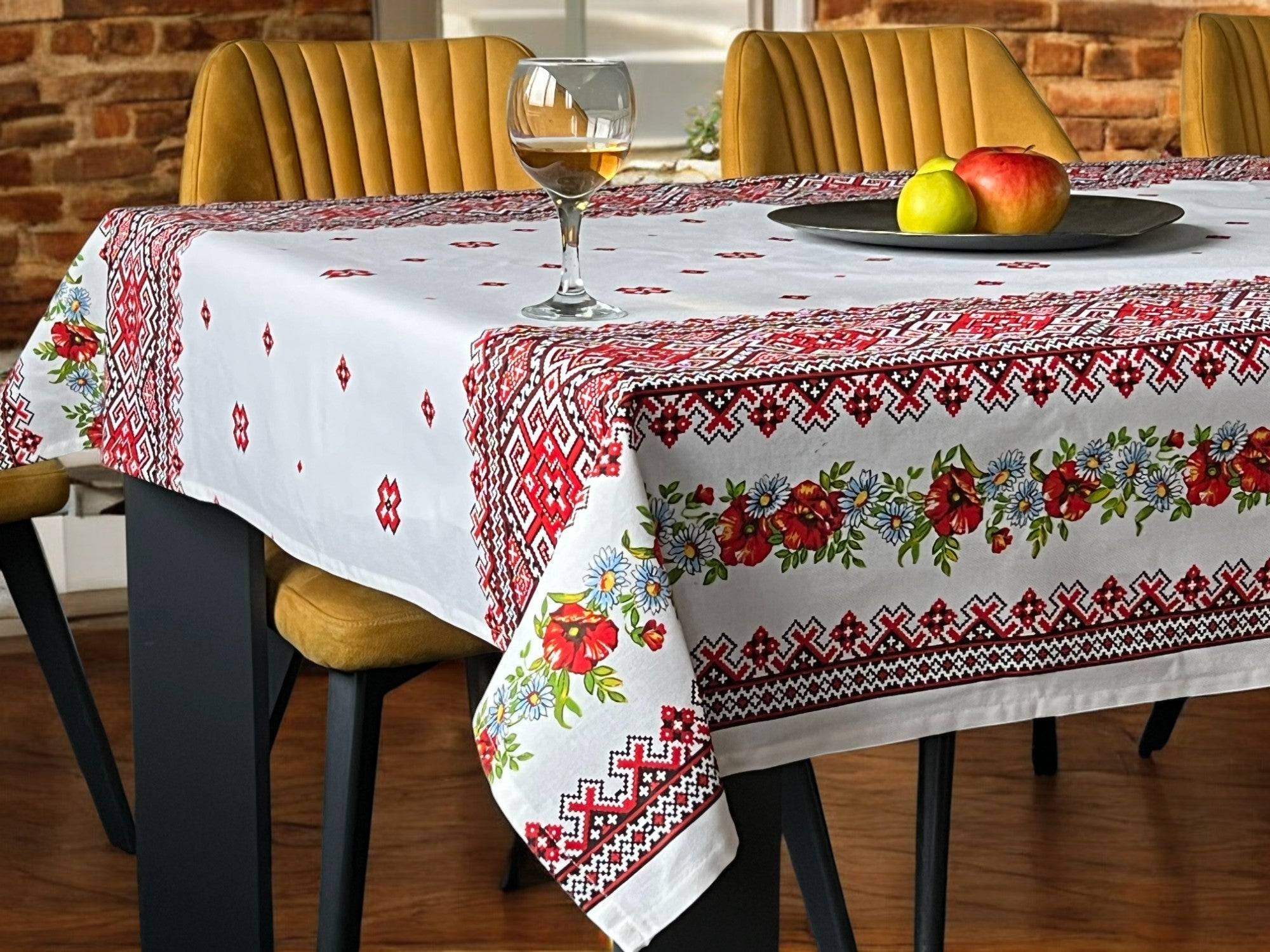 Stolnjak 150x150cm Etno dezen