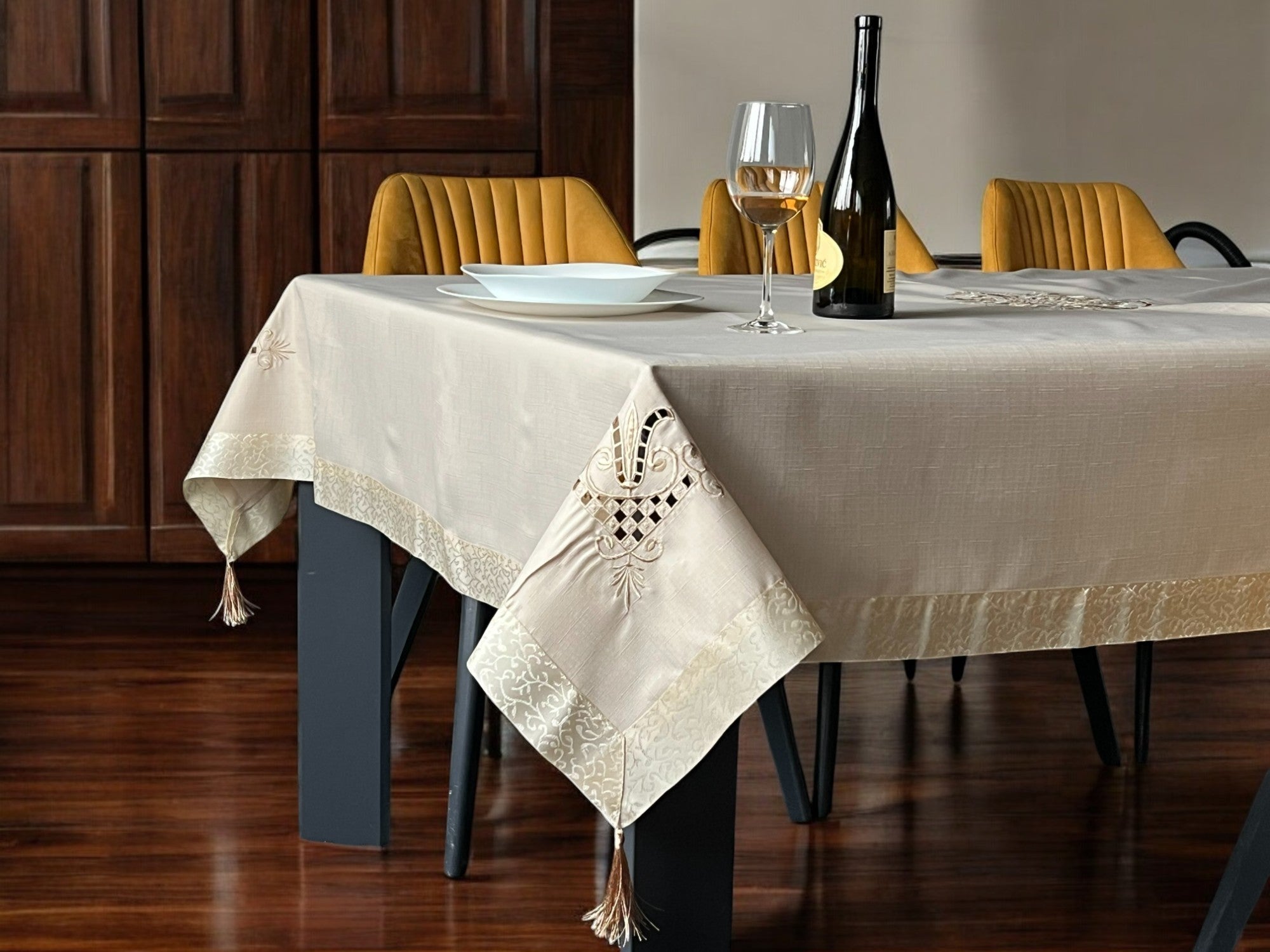 Stolnjak Krown 160x220cm Zlatna boja