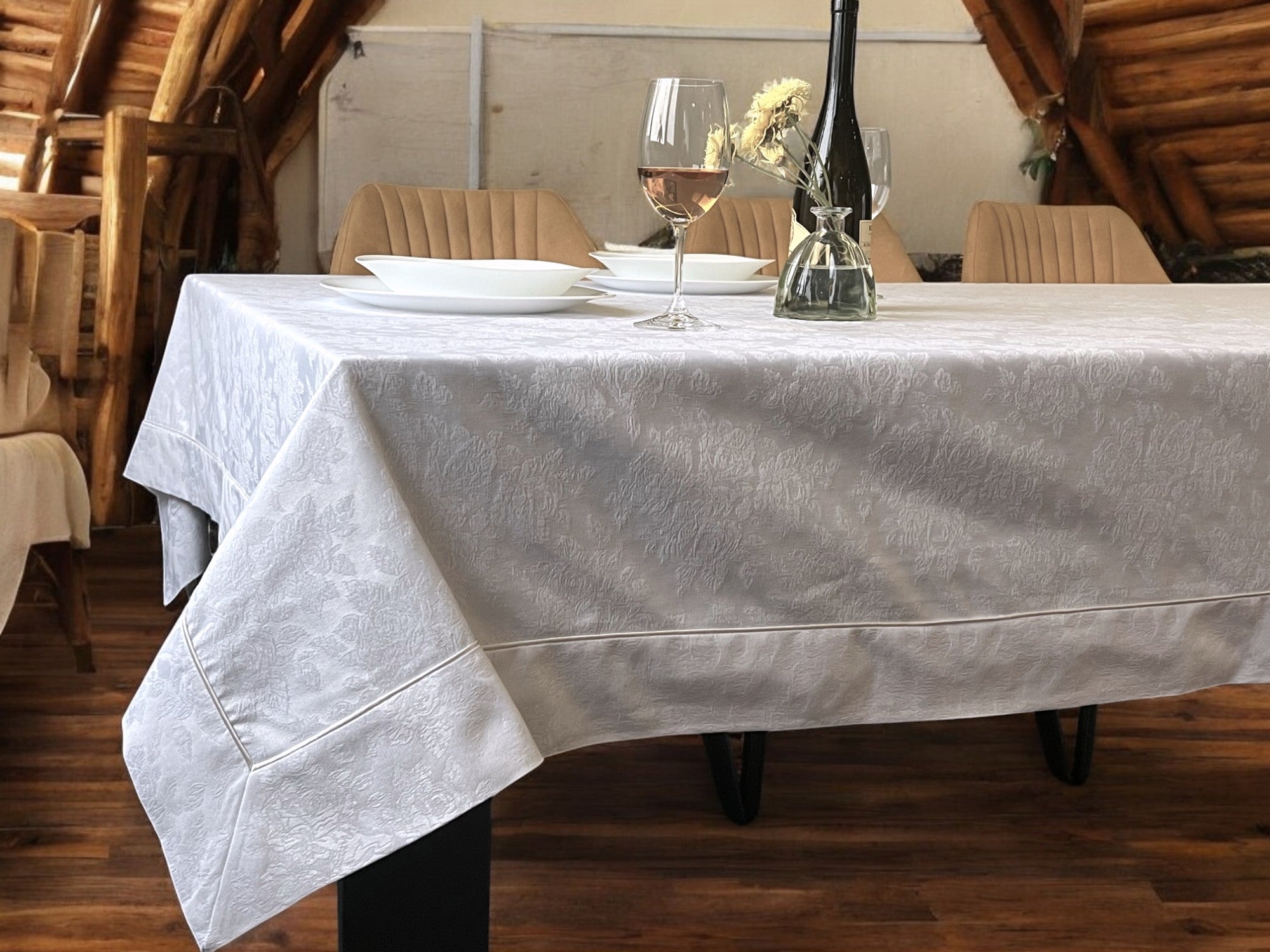 Stolnjak Nerry Bela boja 160x300cm