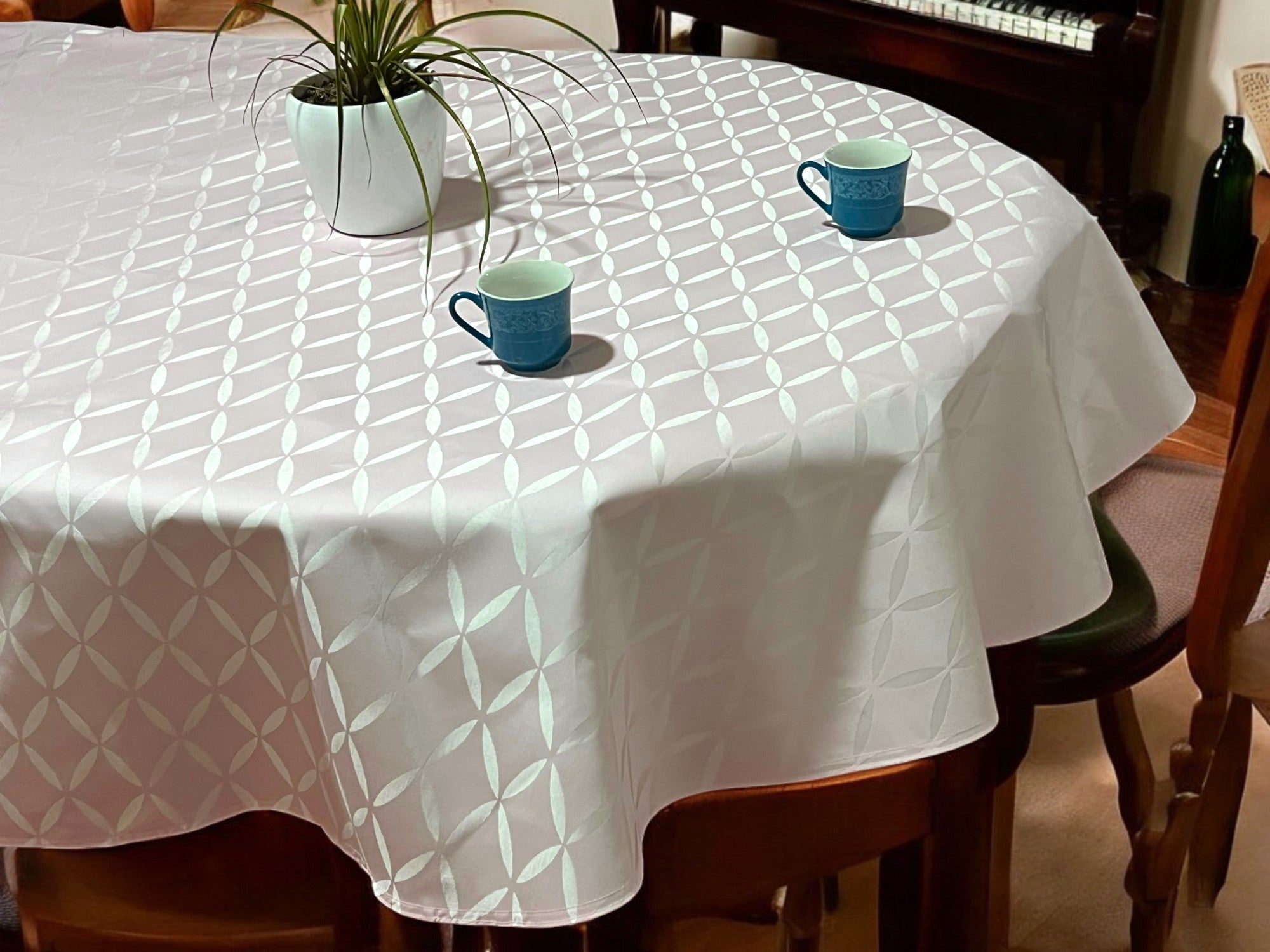 Stolnjak Ovalnog oblika 160x220cm Roze boja-lotos