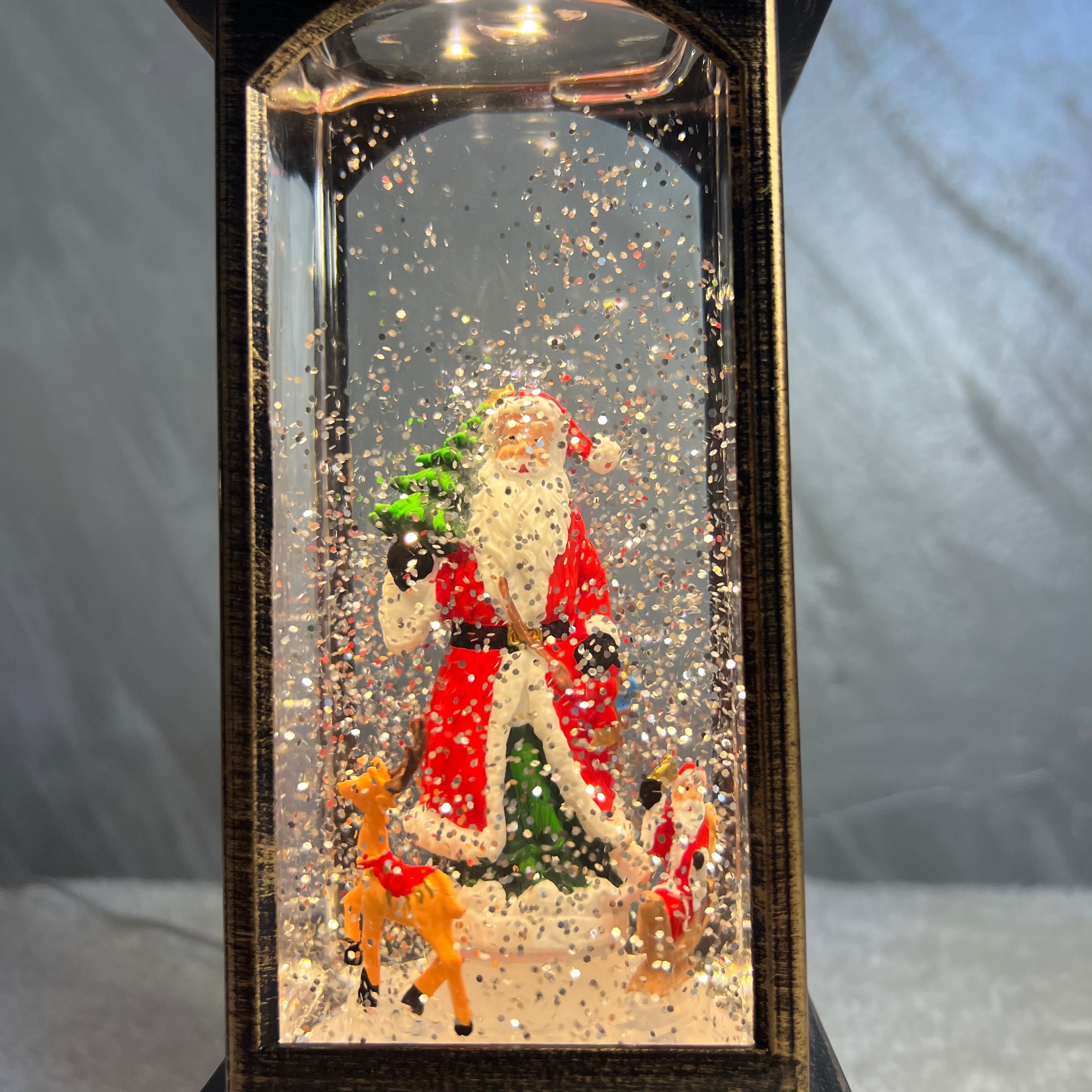 Veliki novogodišnji fenjer Deda Mraz, 29 cm - Novogodišnja dekoracija sa muzikom i LED osvetljenjem